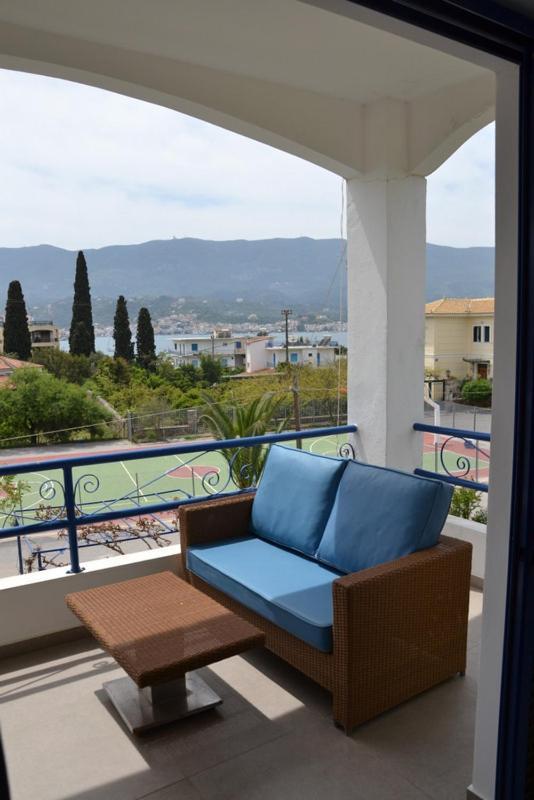 Valente Perlia Rooms Poros Town Ngoại thất bức ảnh